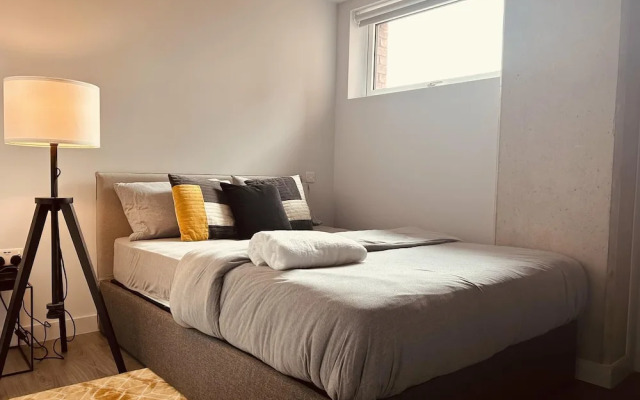 Captivating 2-bed Skyview Apartment in Leeds