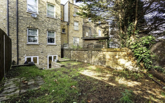 Spacious Clapham Junction Apartment