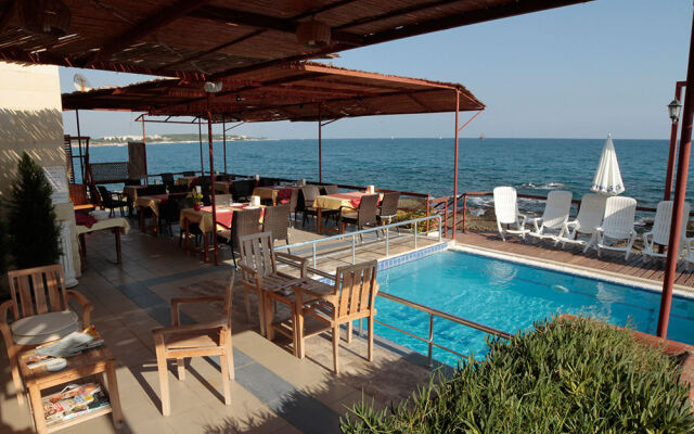 Yali Hotel
