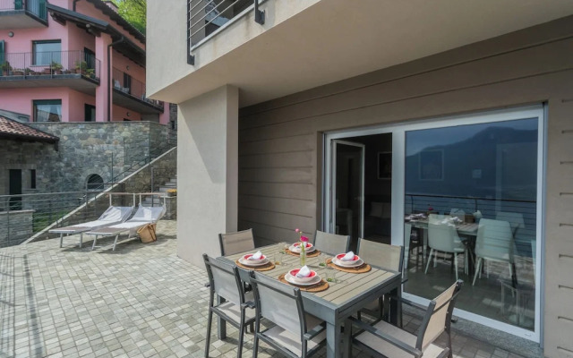 Blooms by the Lake by Rent all Como