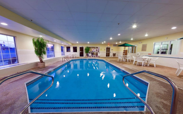 Country Inn & Suites by Radisson, Rock Falls, IL