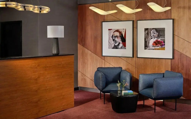 Montcalm East, Autograph Collection