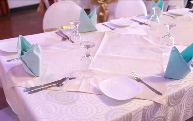 Field View Holiday Resort Hotel