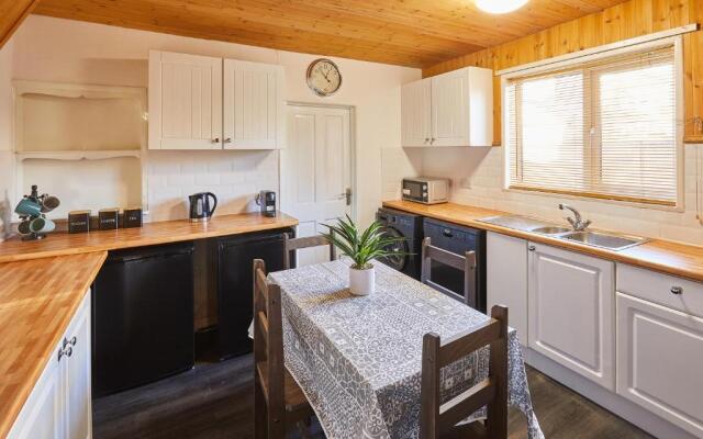 Host Stay Holyrood Lodge