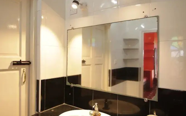 Holi-Wood Guesthouse