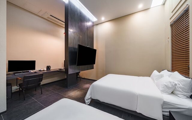 Starhills Hotel