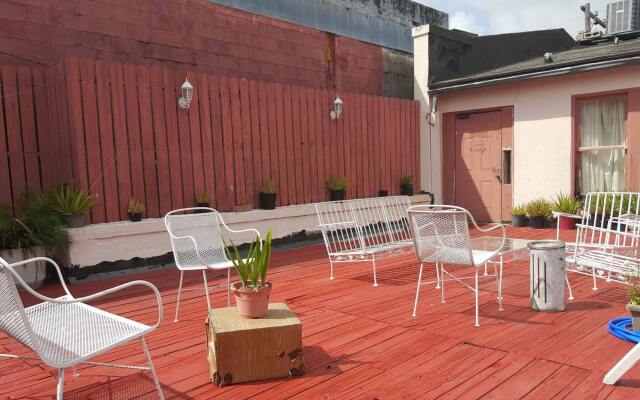 OYO Cameron Historic Hotel Brownsville I-69E
