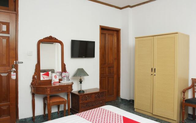 OYO 392 Hotel Mawar Saron