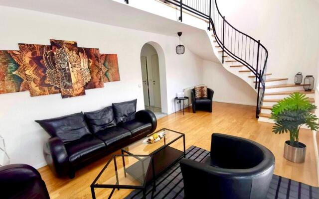 Vienna Roof Top Apartment with Terrace, Parking and AC