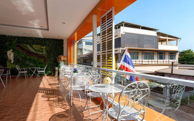 Klang Muang at Nongkhai Hotel