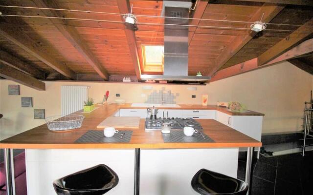 Giglio Flat With Wonderful Lake View and Jacuzzi
