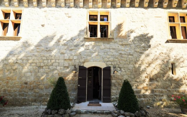 Rustic Castle in Bon-Encontre with Terrace