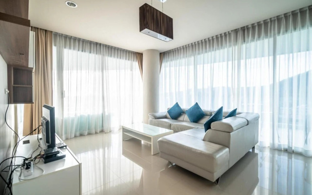 Spacious Apartment With Jacuzzi and Ocean View