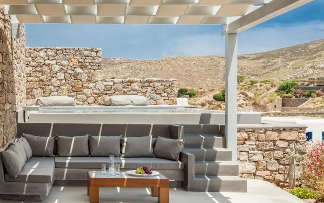 Epic Twin Luxurious 14 Bedrooms Villa for 28