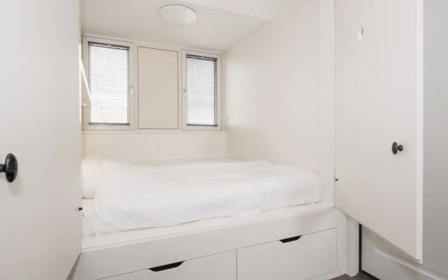 Villa With a Sauna in Tjeukemeer