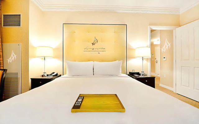 888 Signature Suites Collection at Signature Condo Hotel