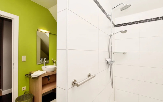 Luxurious Holiday Home in Courtil with Hot Tub