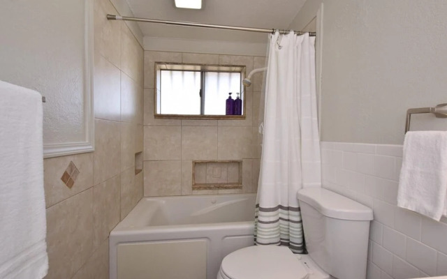 Spacious Updated 2 Masters POOL