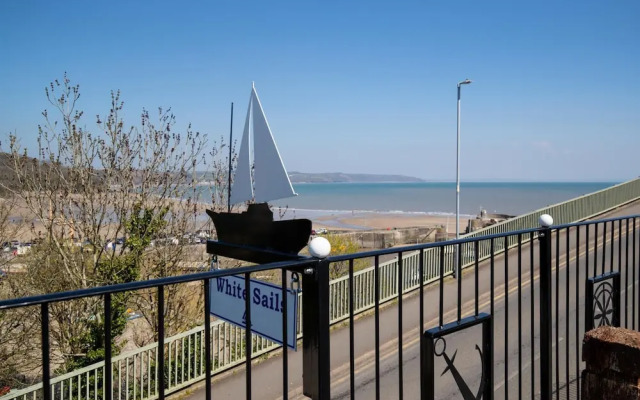 White Sails - Beach and Harbour Views