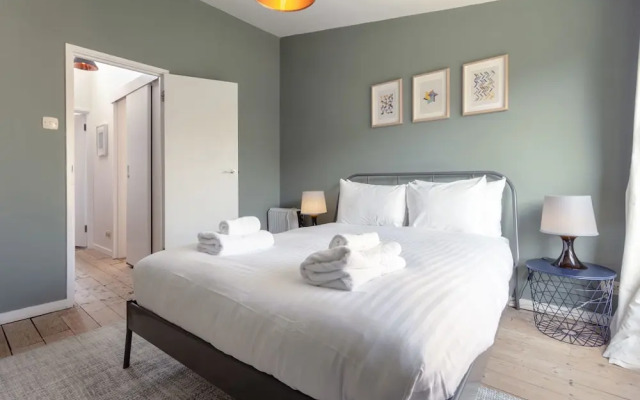 Amazing 2 Bedroom House in Putney