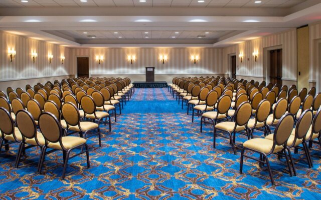 Sheraton Milwaukee Brookfield Hotel