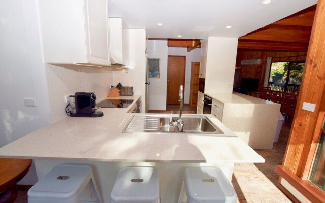 Sublime Cedar Lodge Leura