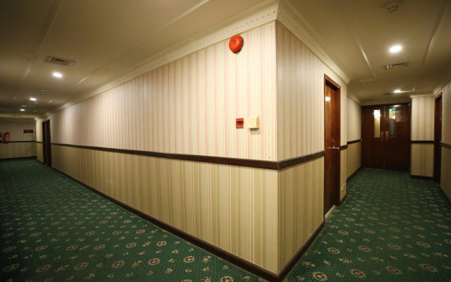 OYO 112 Semiramis Hotel