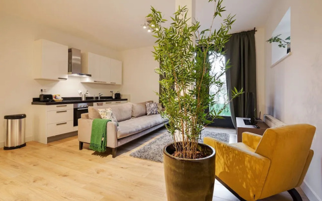 Canal Garden Apartment 11