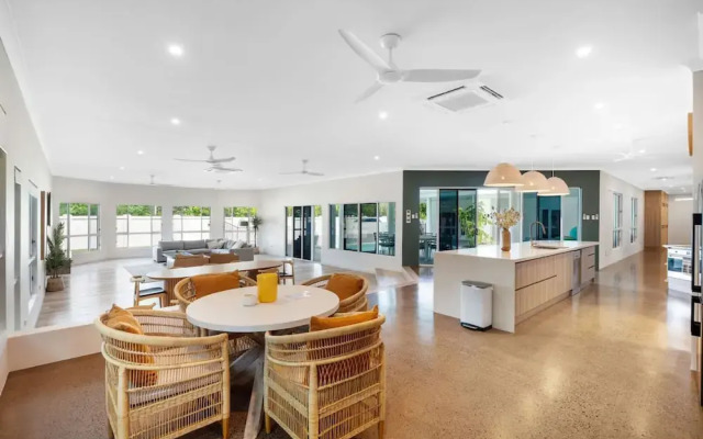Majestic Manor Stylish Super Home Pool BBQ