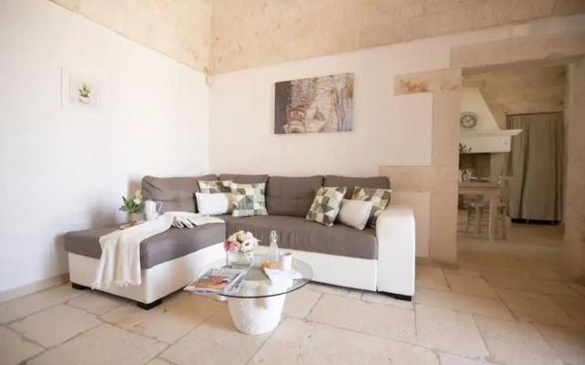 Villa Antica Riconvertita in Dimora di Lusso