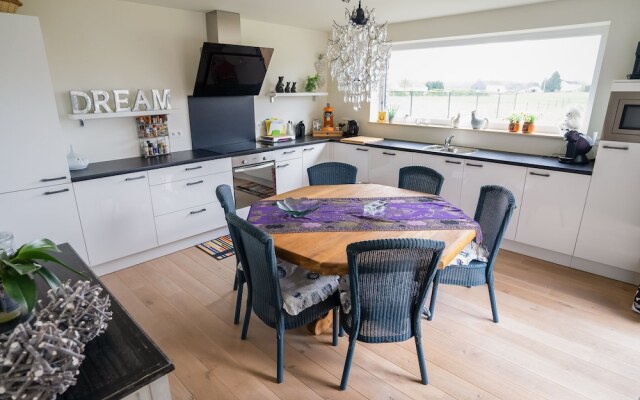 Charming Holiday Home in Seloignes with Garden