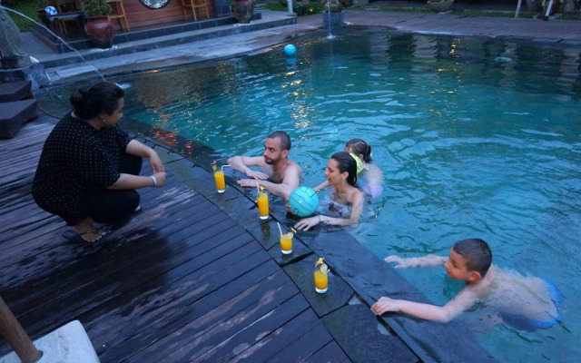Ubud Raya Hotel