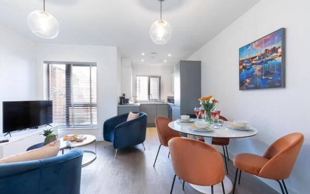 Elliot Oliver - Cosy 2 Bedroom Town Centre Apartment