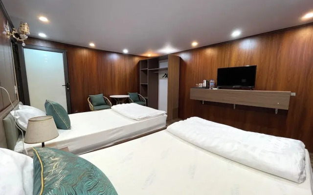Odyssey Hostel, Tours & Motorbikes Rental