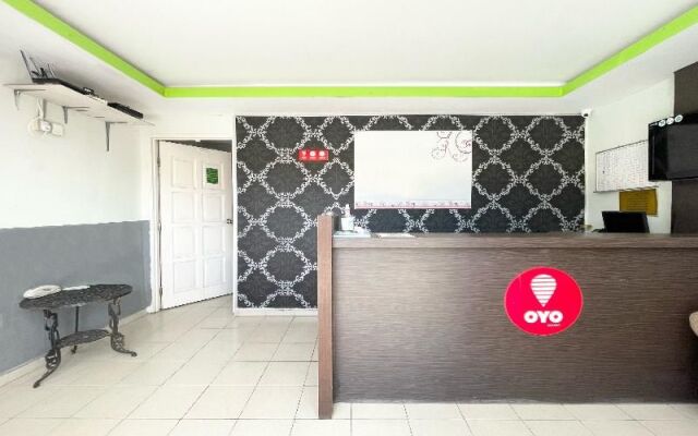 OYO 90324 Muar Station Hotel