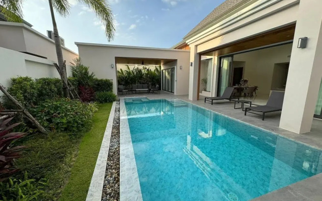 Breeze Villa with maid by Lofty