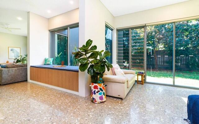 ZENLUX - 5BR Holiday Home with Pool