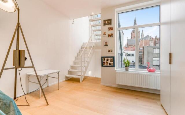 Magnificent modern, sleek & stylish decorated Loft