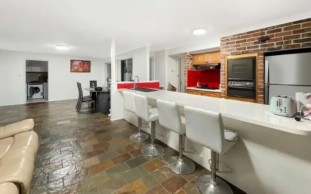 Metawise Cozy Family Room4 in Shared Home Free Parking