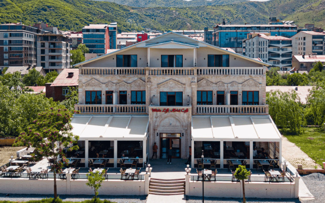 Beyaz Köşk Hotel & Cafe