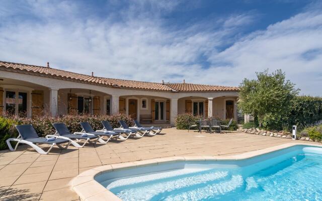 Luxury Villa Offering Privacy & Private Swimming Pool