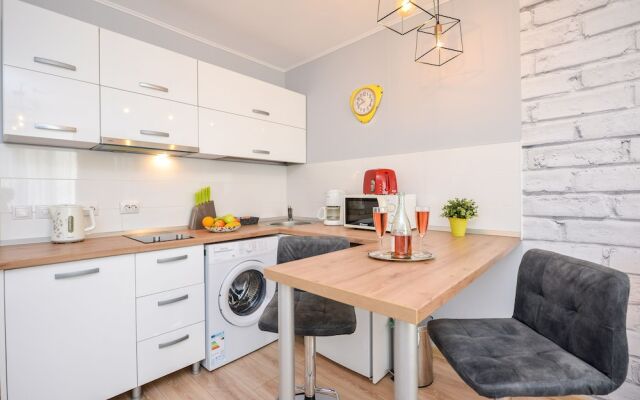 Candy Studio - Cismigiu Gardens - Quiet Room - Open Kitchen -smart Tv