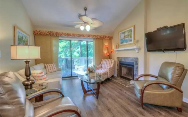 West Hyde Park Three-bedroom Apartment 10-F