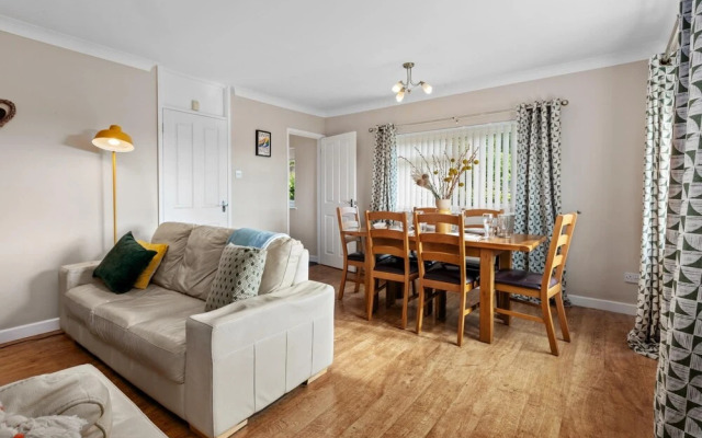 St Helens Apartment 1 - Short Walk to Beach