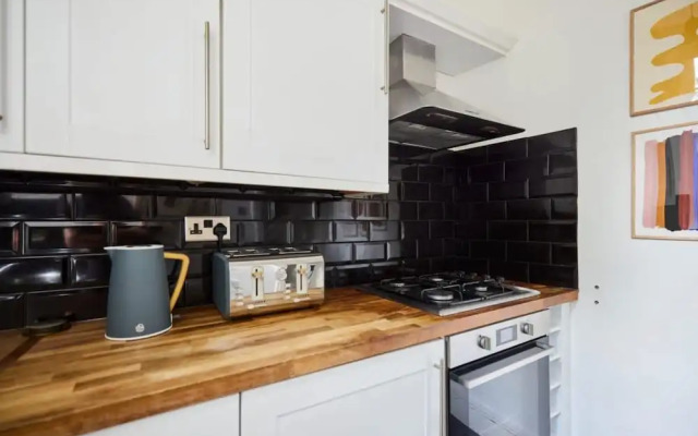 The Putney Classic - Trendy 2bdr Flat