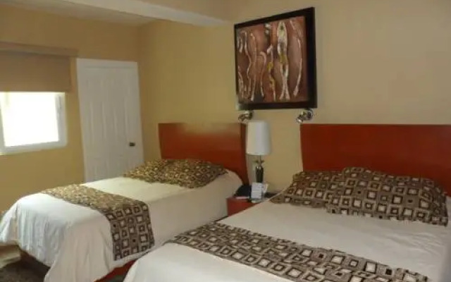 Los Pinos Casa-Habitación