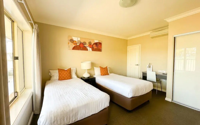 Sundowner Motel Hotel