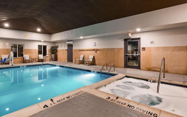 Best Western Plus New Cumberland Inn & Suites