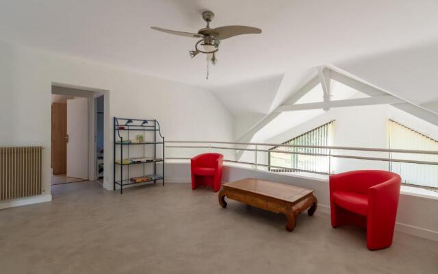 Charmante maison moderne avec grand jardin