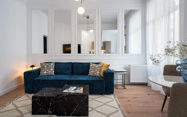 Gorgeous 2BR Condos Steps from Old Town